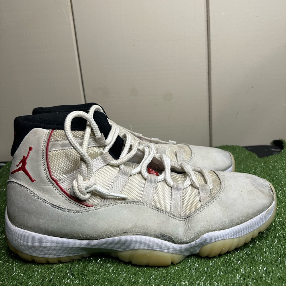 Size 12M- Jordan 11 Retro Platinum Tint beater